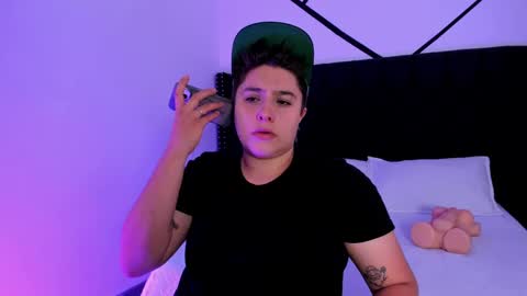 Snapshot of iangilbert chatting on September 16, 8:45 pm ian online show from September 16, 8:45 pm