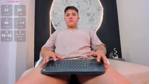 Snapshot of iangilbert chatting on October 21, 9:07 pm ian online show from October 21, 9:07 pm