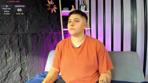 Snapshot of iangilbert chatting on October 18, 9:19 pm ian online show from October 18, 9:19 pm