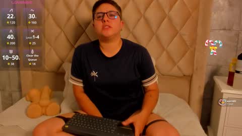 Snapshot of iangilbert chatting on October 4, 9:23 pm ian online show from October 4, 9:23 pm