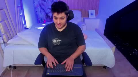 Snapshot of iangilbert chatting on September 15, 8:32 pm ian online show from September 15, 8:32 pm