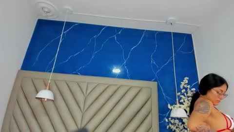 ibbie_ online show from December 15, 12:01 pm