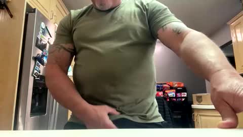 icanmakeyousquirt69 online show from April 11, 9:19 pm