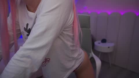 ice_kitty online show from December 12, 5:31 am