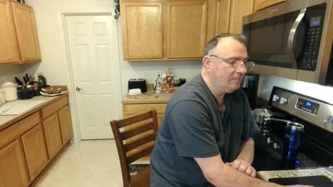 Christopher online show from February 25, 6:44 pm