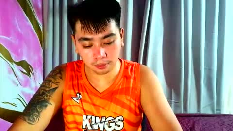 Snapshot of iconic_vince chatting on October 24, 12:17 pm iconic_vince online show from October 24, 12:17 pm