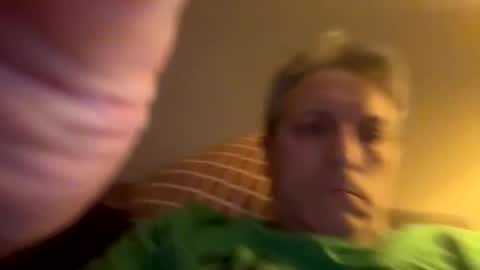 icums4u online show from April 29, 8:57 pm