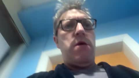 icums4u online show from December 3, 8:26 am