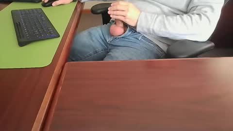 Hung office Stud online show from December 9, 8:01 pm