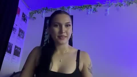 iiiheartkyraaa online show from August 6, 2:42 am