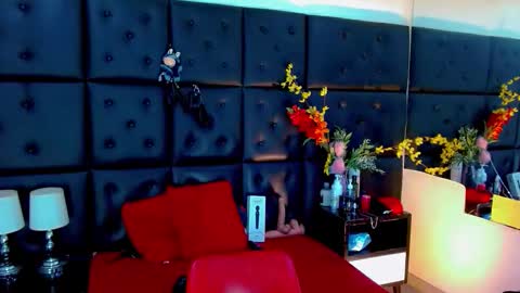 iisalombardi online show from April 7, 5:09 am