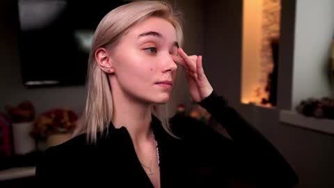 ileanacampbel online show from January 13, 8:15 am