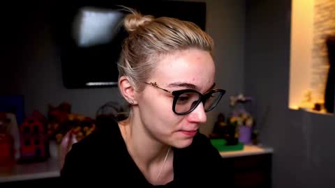 ileanacampbel online show from February 6, 3:59 am