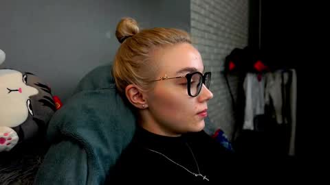 ileanacampbel online show from February 26, 9:12 am