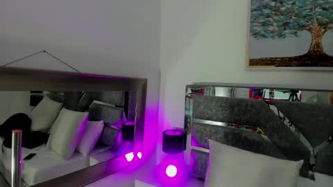 ILY   online show from October 18, 7:01 am