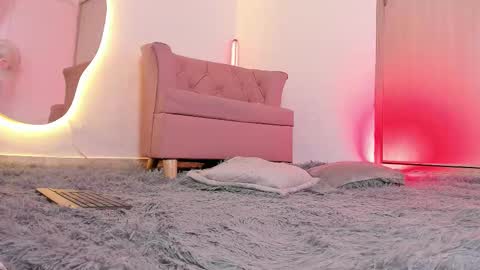 Mia online show from November 12, 11:07 pm