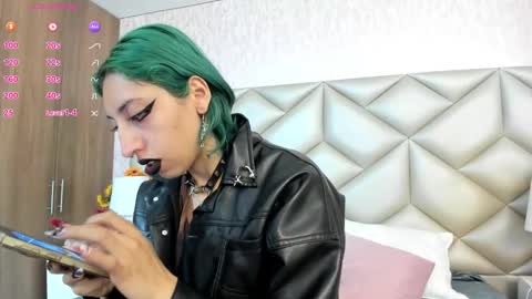  Im Gaia online show from October 6, 12:23 pm