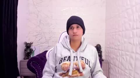 im_milan_rs online show from February 12, 6:40 am