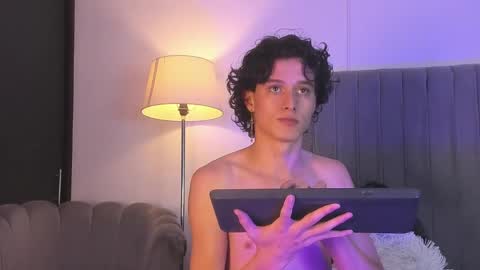 Perseo - Help me with 50 thumbs up online show from December 13, 8:48 pm