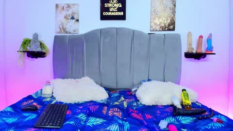 im_riley_ online show from October 2, 10:19 pm