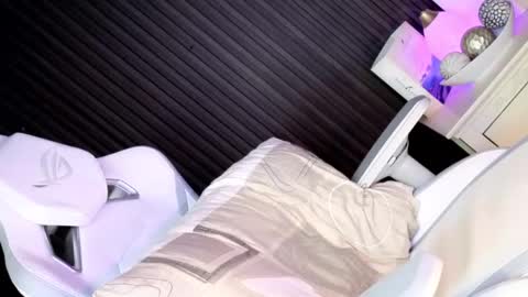 Candy Moore online show from December 14, 9:48 am