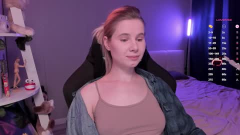 Mia online show from April 26, 1:42 pm