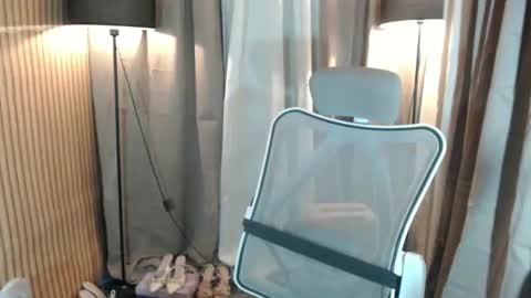 Aki online show from December 19, 3:35 am