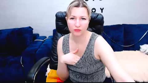 incredible_ariela online show from December 15, 10:00 am