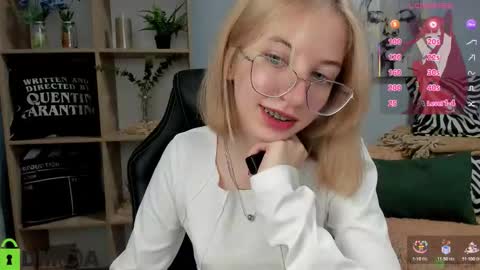 Snapshot of inferno_mia chatting on October 15, 2:40 pm Mia online show from October 15, 2:40 pm