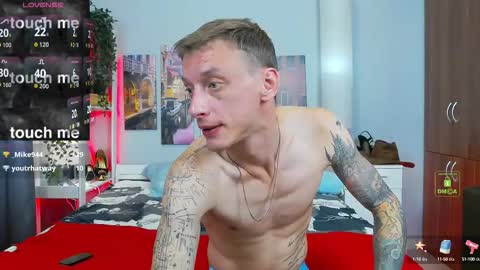 Snapshot of inkedjamesx chatting on September 25, 7:26 am James online show from September 25, 7:26 am