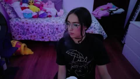invisibledollx online show from May 26, 8:09 am