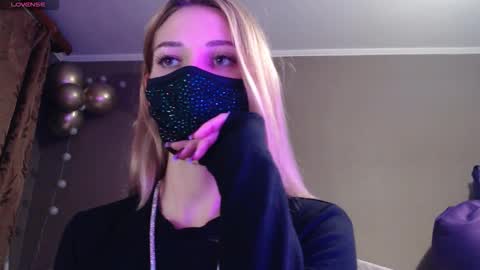 Lily online show from November 6, 6:00 pm