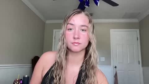 Irispink1 online show from June 8, 4:41 pm
