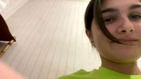 irisss31 online show from December 17, 4:43 pm