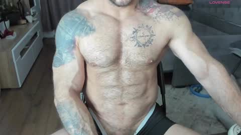 Snapshot of ironhulk22 chatting on December 25, 9:02 am ironhulk22 online show from December 25, 9:02 am