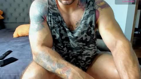 Snapshot of ironhulk22 chatting on October 15, 1:01 pm ironhulk22 online show from October 15, 1:01 pm