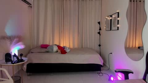 isa_____ online show from January 18, 10:17 pm