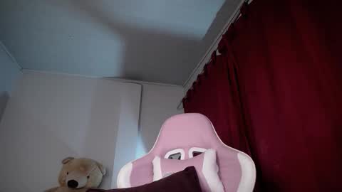 Snapshot of isa_emeralds chatting on October 8, 9:37 am Isabella  online show from October 8, 9:37 am