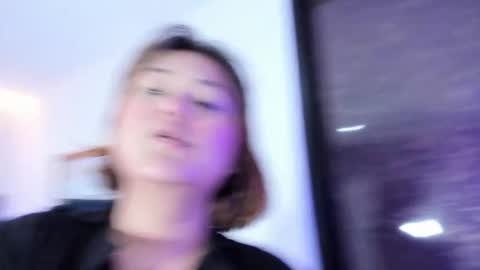 Isa online show from December 15, 3:35 am