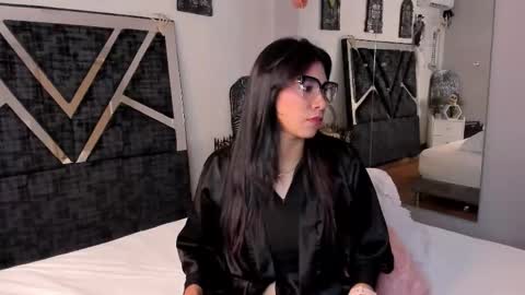 oIssaJonneso online show from October 14, 12:30 pm