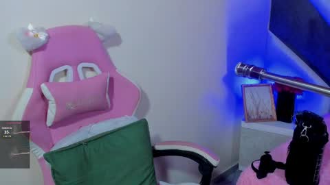 isa_kolins online show from April 4, 11:50 am