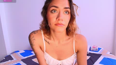 Snapshot of isa_laurentt chatting on January 22, 2:24 pm Isabella Laurentt  online show from January 22, 2:24 pm