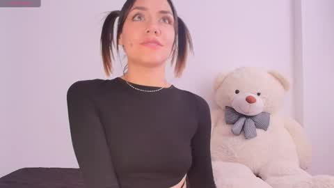 Snapshot of isa_laurentt chatting on February 13, 6:05 pm Isabella Laurentt  online show from February 13, 6:05 pm