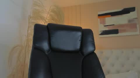 isaac_cryston online show from November 18, 10:35 pm