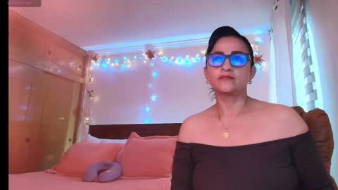 Isabeel Sofia online show from May 17, 11:30 am