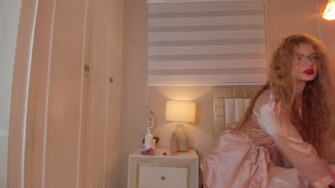 isabela__x online show from June 1, 11:44 am