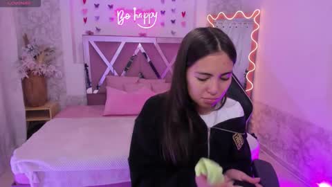 ISABELA  online show from March 25, 11:50 am