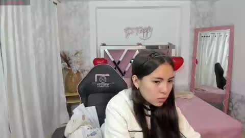 ISABELA  online show from February 16, 11:30 am