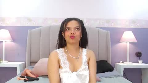 isabelgh_ online show from July 15, 7:29 pm