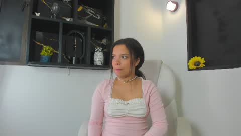 isabelgh_ online show from June 22, 7:21 pm